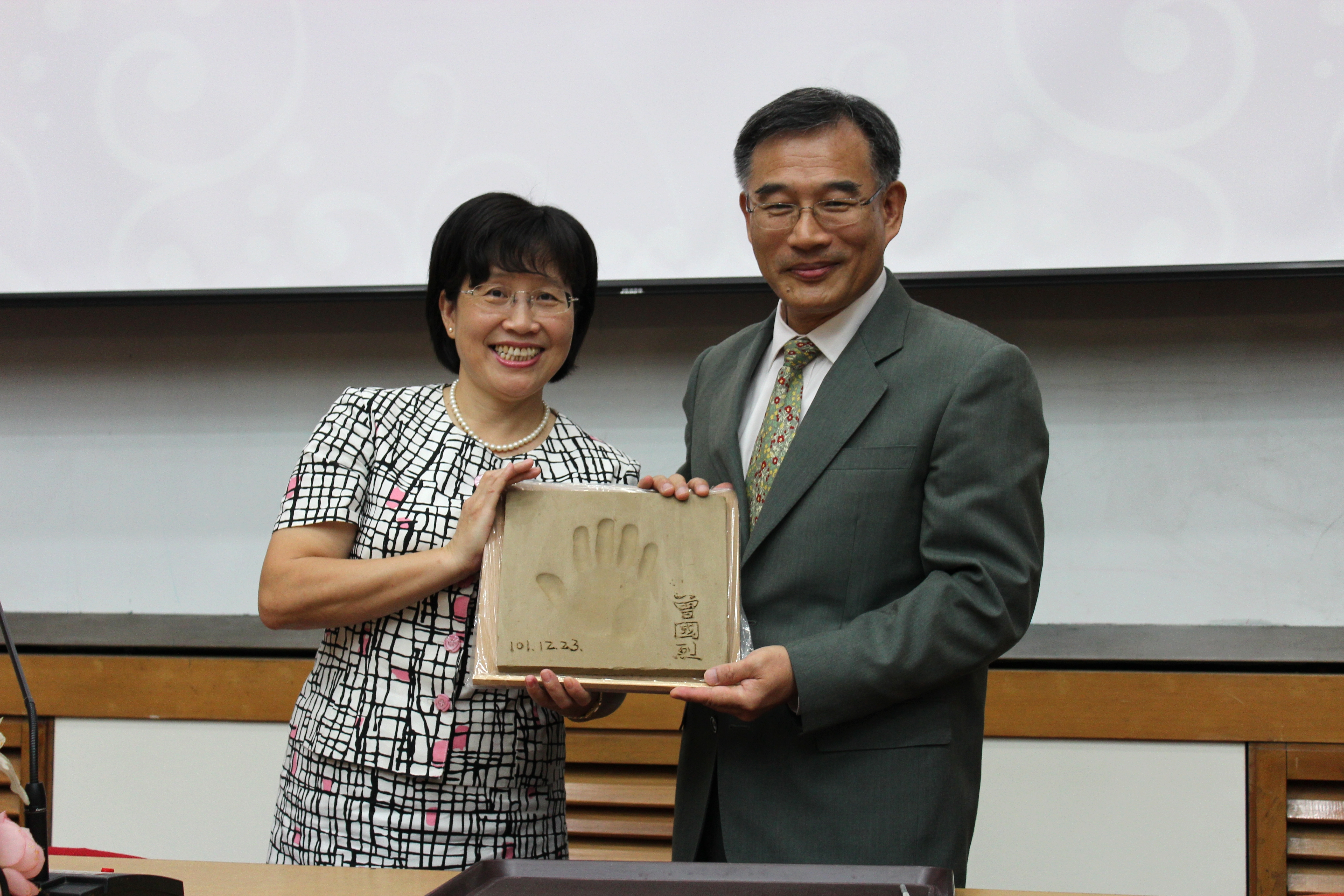 玉山銀行曾國烈董事長回母校南大   暢談打開管理這扇門(2012.11.28)
