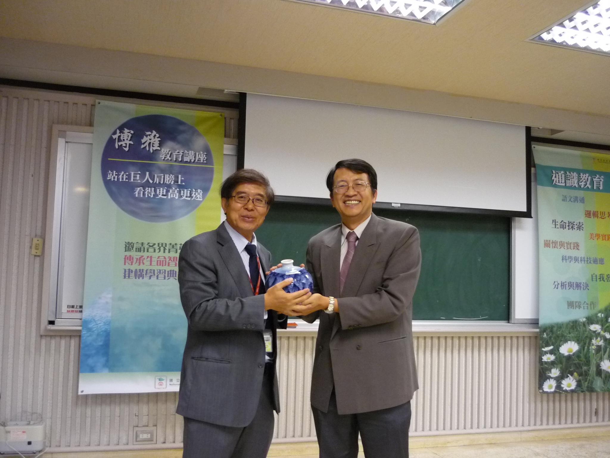 李伯璋院長與南大生暢談「大學教授的社會責任」(2013.4.8)