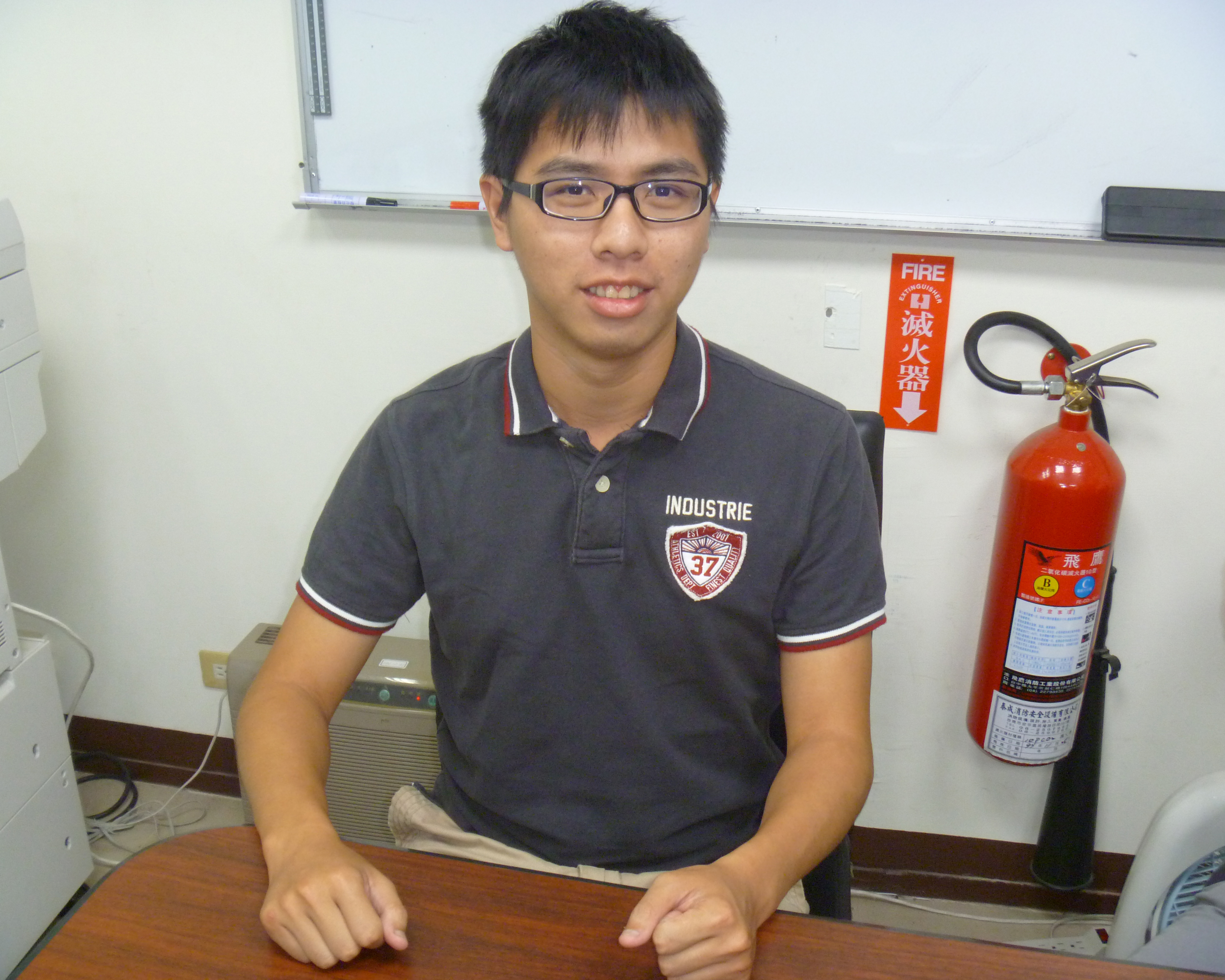 創作潛力有目共睹～數位系梁進和同學榮獲國科會「101年度大專學生研究計畫研究創作獎」(2013.8.16)