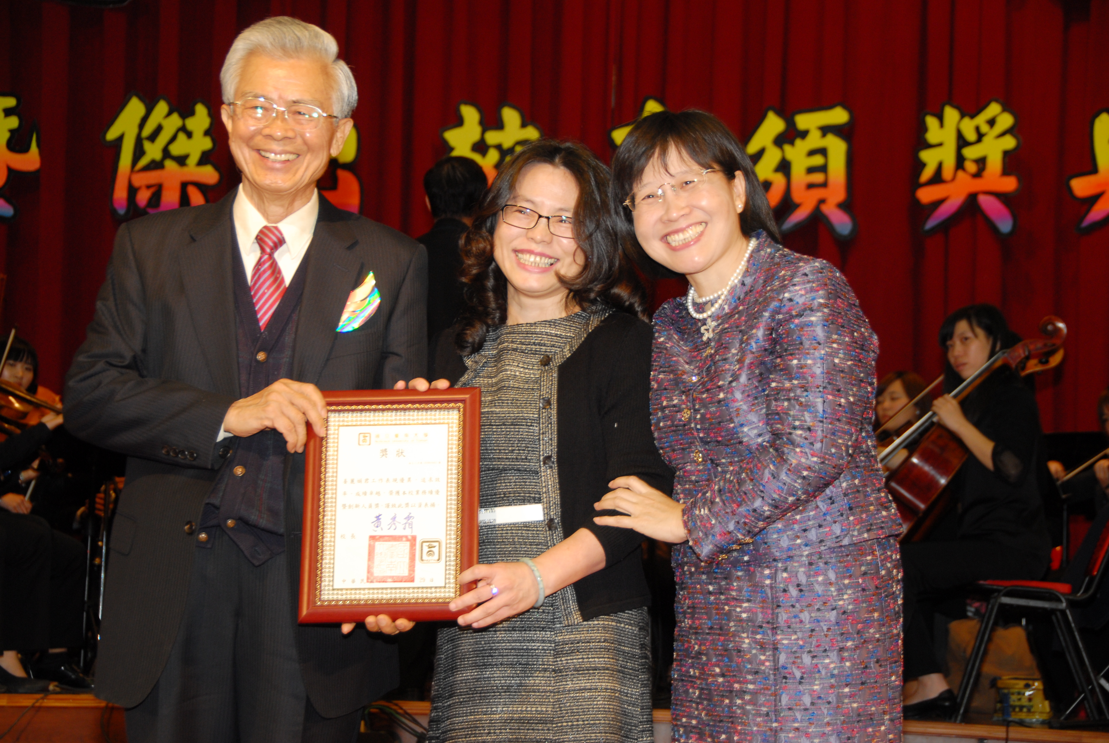 本校102年度業務績優暨創新人員專訪～秘書室姜麗娟主秘(2014.1.21)