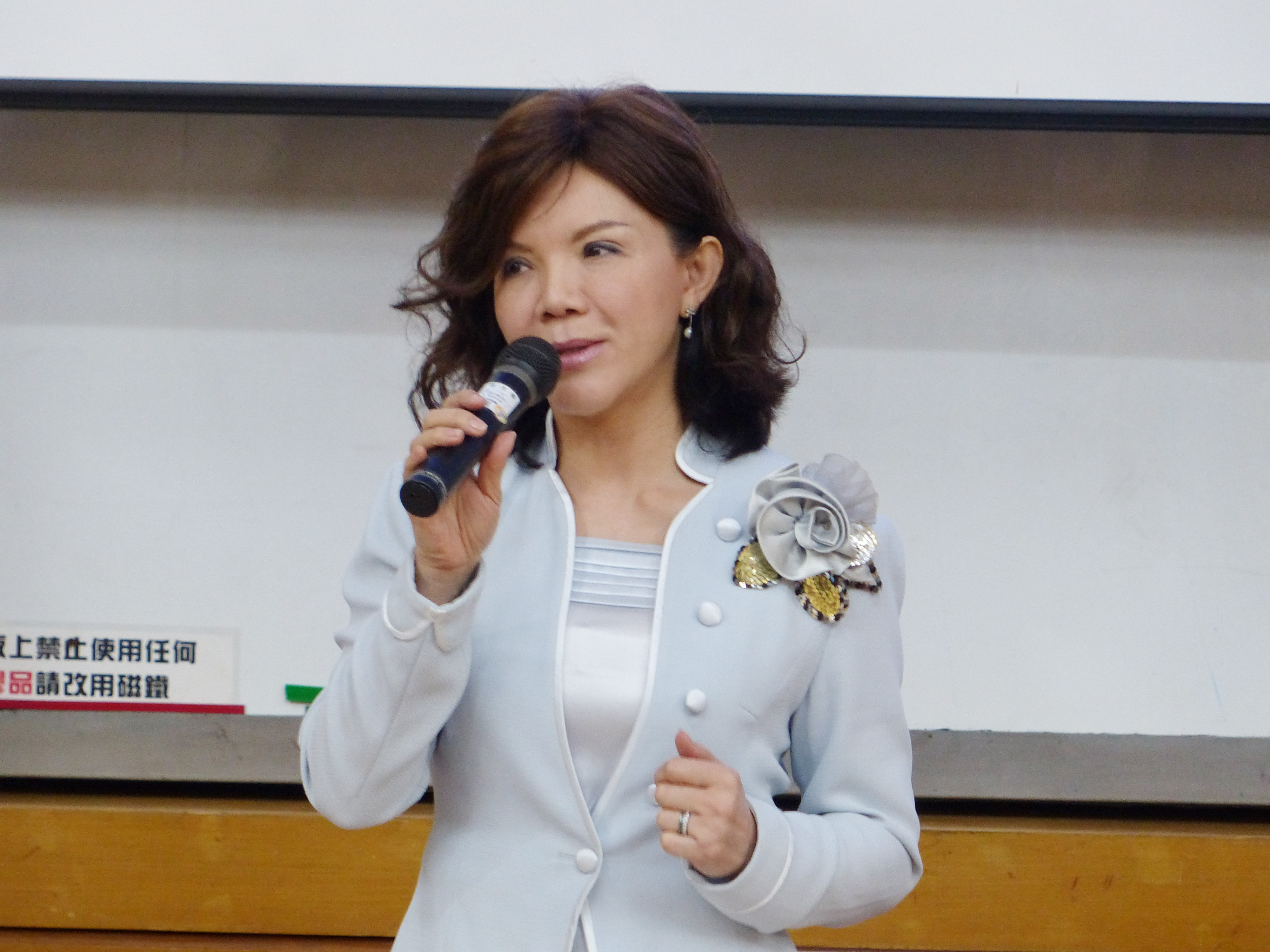 趙麗雲考試委員與南大生暢談「黑天鵝時代」的生涯規劃(2014.4.15)
