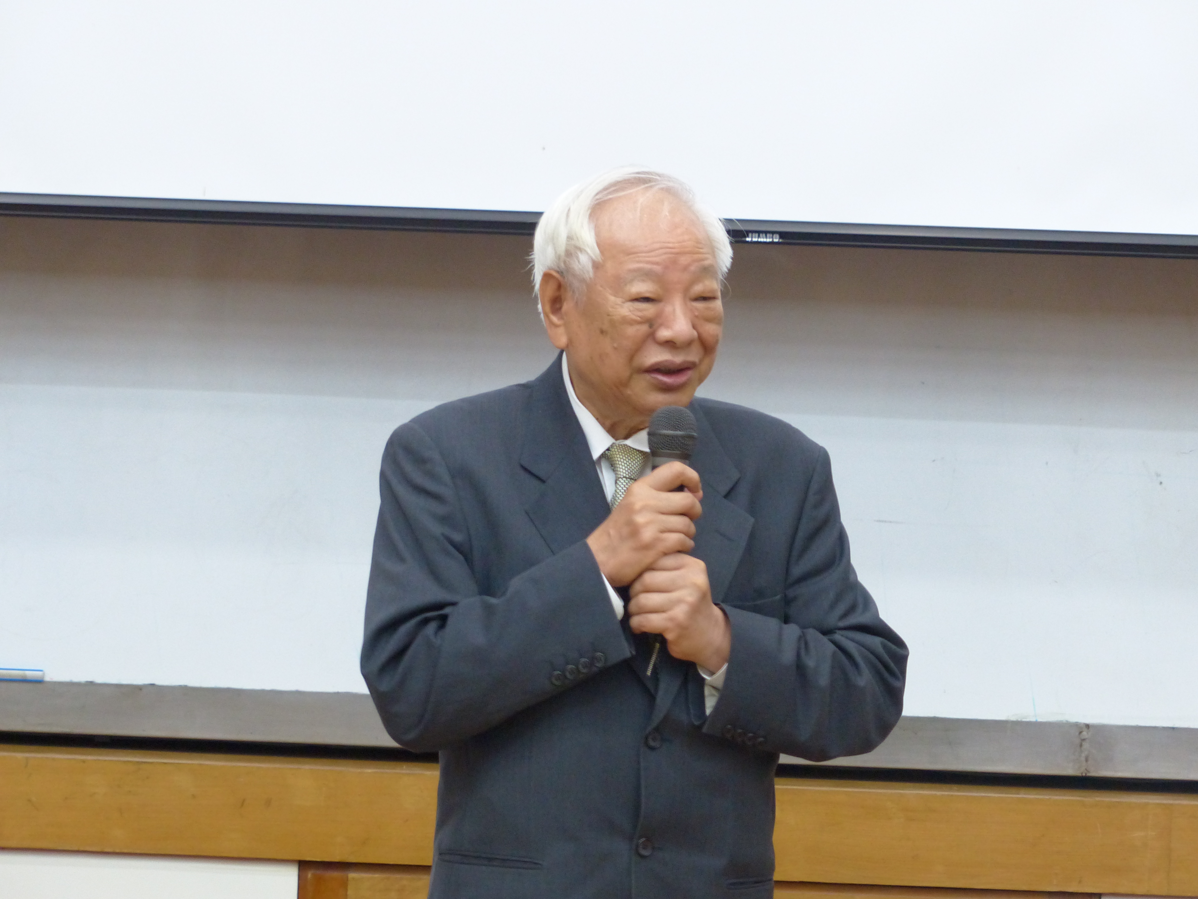 南大傑出校友翁岳生院長回母校  談民主法治的發展(2014.6.3)