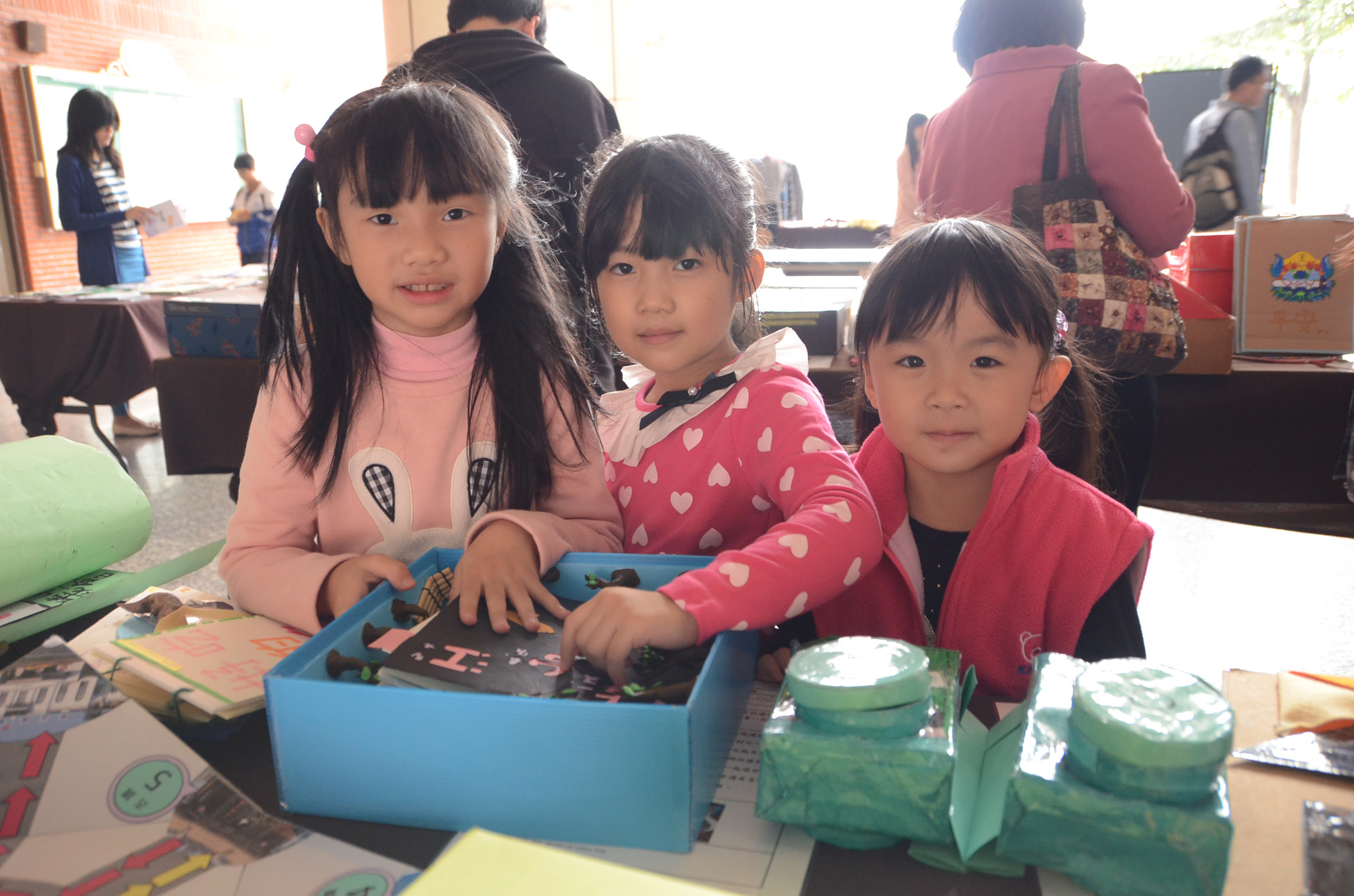 Yo做幼逛So Happy  在地創作我最行～南大舉辦幼教系教具展(2014.12.11)