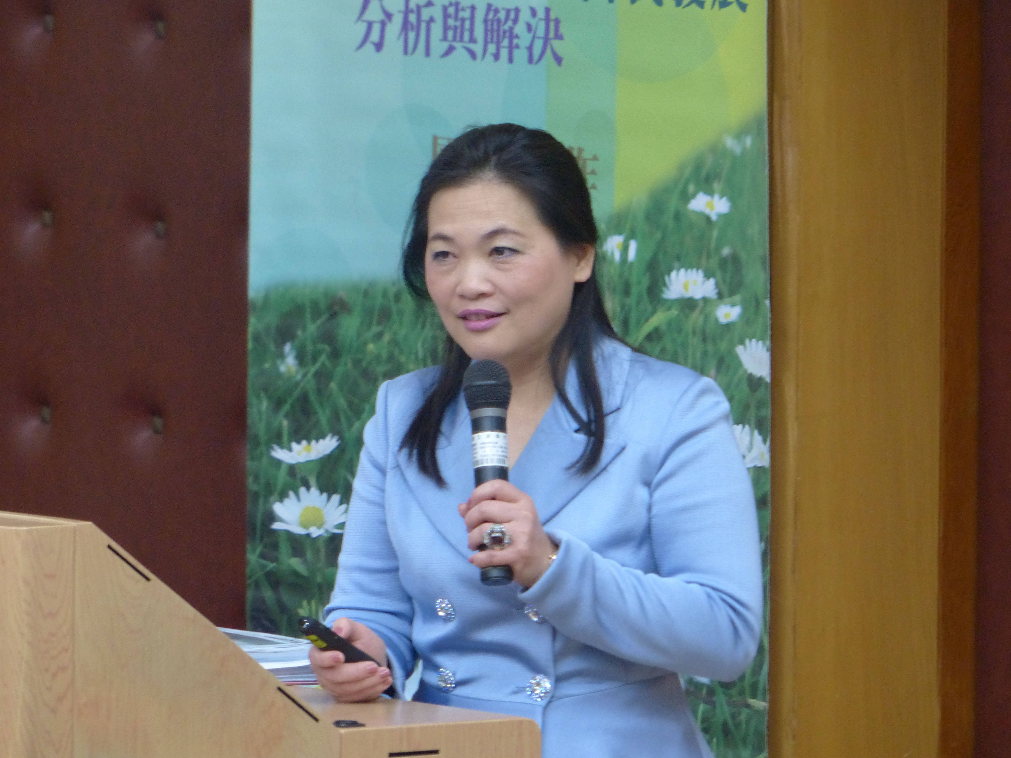 美國瑞山中文學校葉敏芬校長回母校南大演講 (2014.12.16)