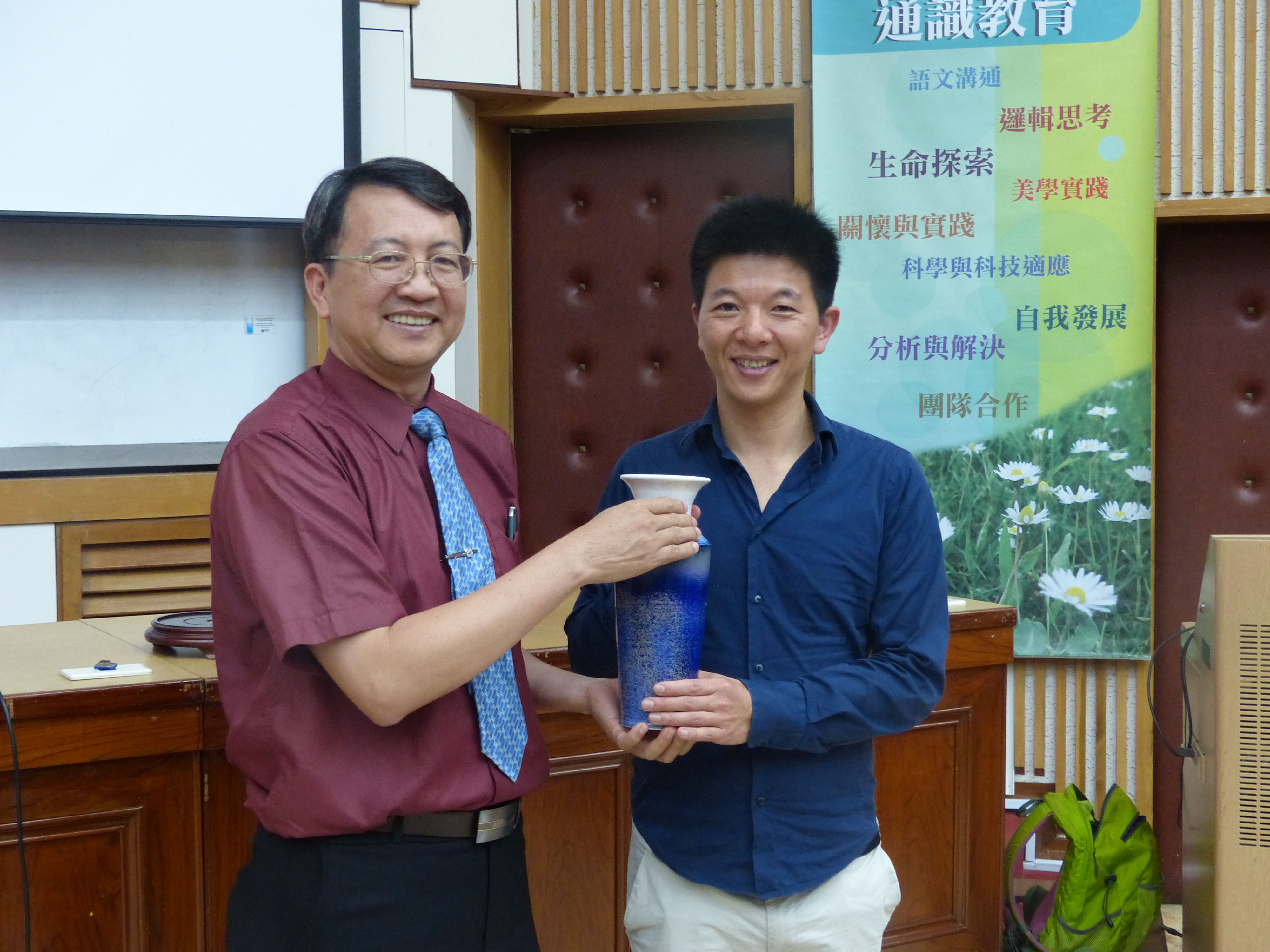 未來產房楊育修共同創辦人蒞臨南大 暢談創意與行動力的重要性(2015.4.28)