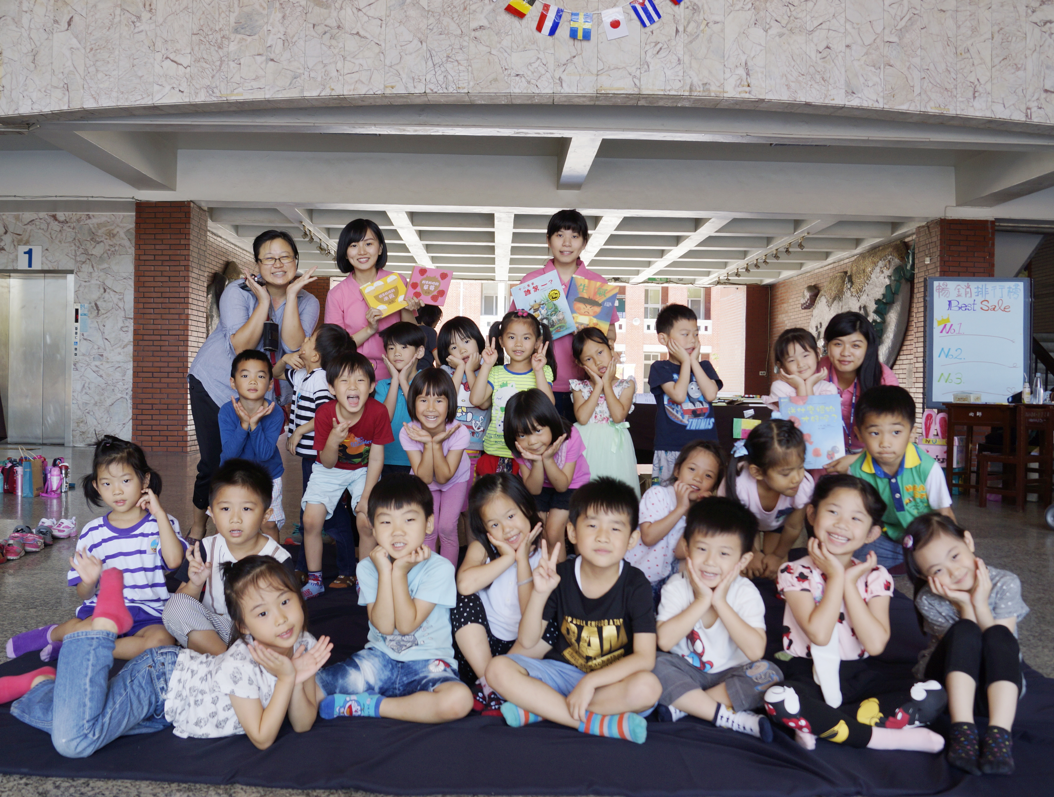 豐富讀繪幼吸睛 多元文化看書趣～南大幼教書展登場(2015.4.29)