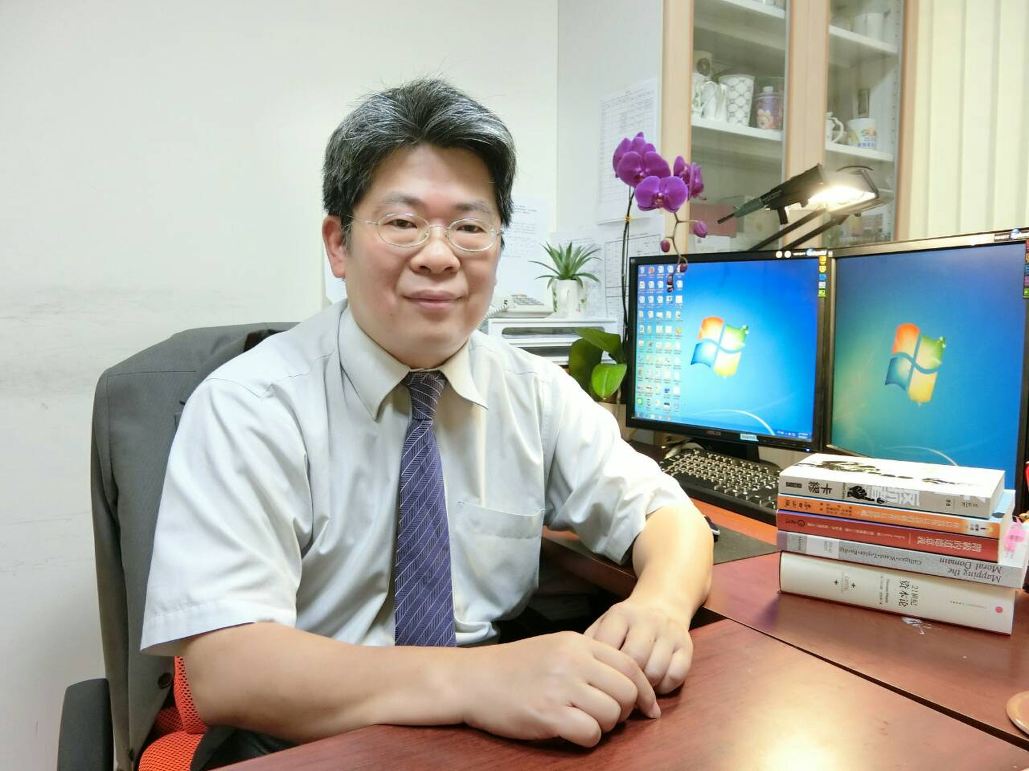 南大師培中心主任許誌庭副教授獲遴選為附小新校長(2015.6.8)