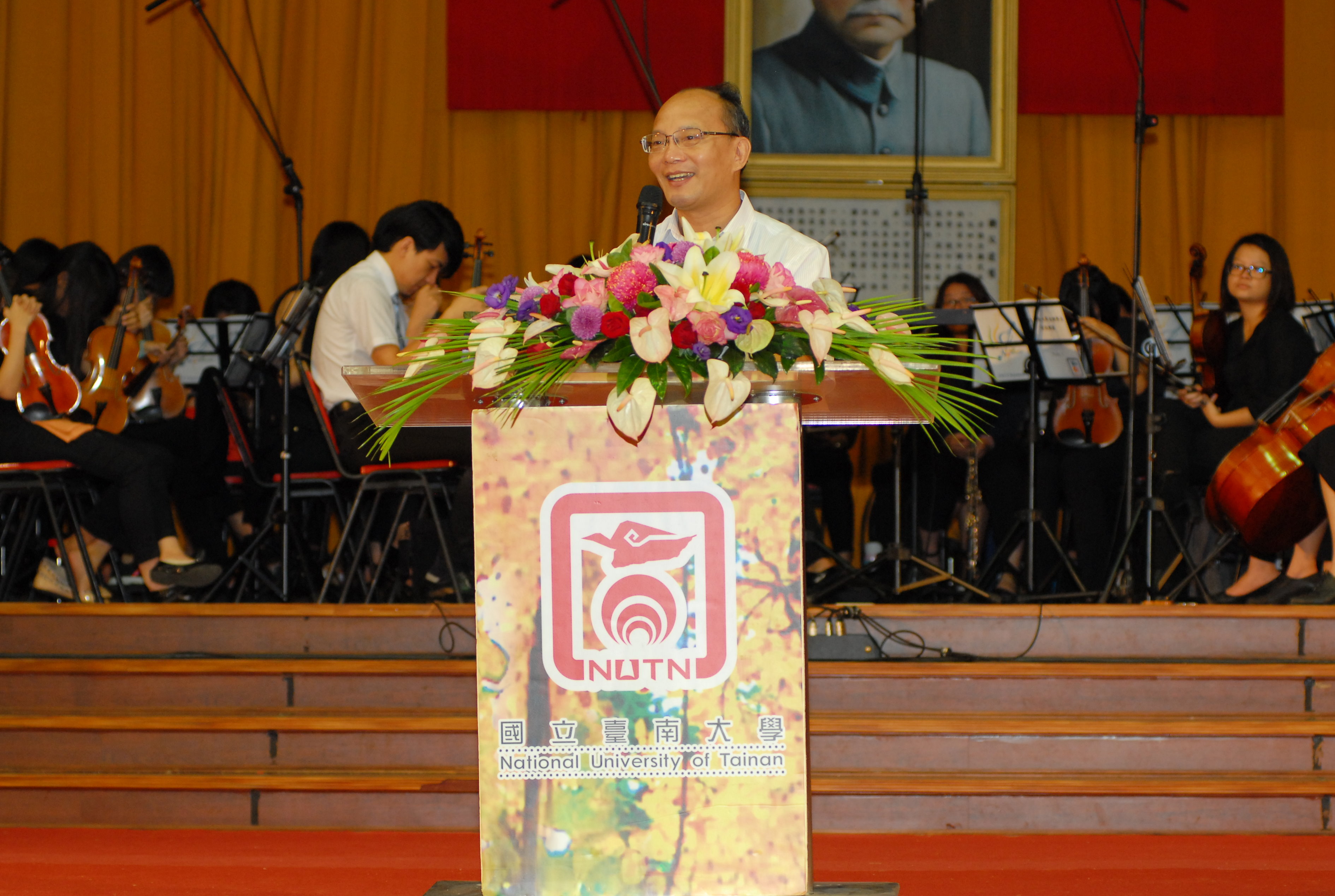 南大開學典禮校友薪傳邀南一中校長張添唐回母校演講(2015.9.14)