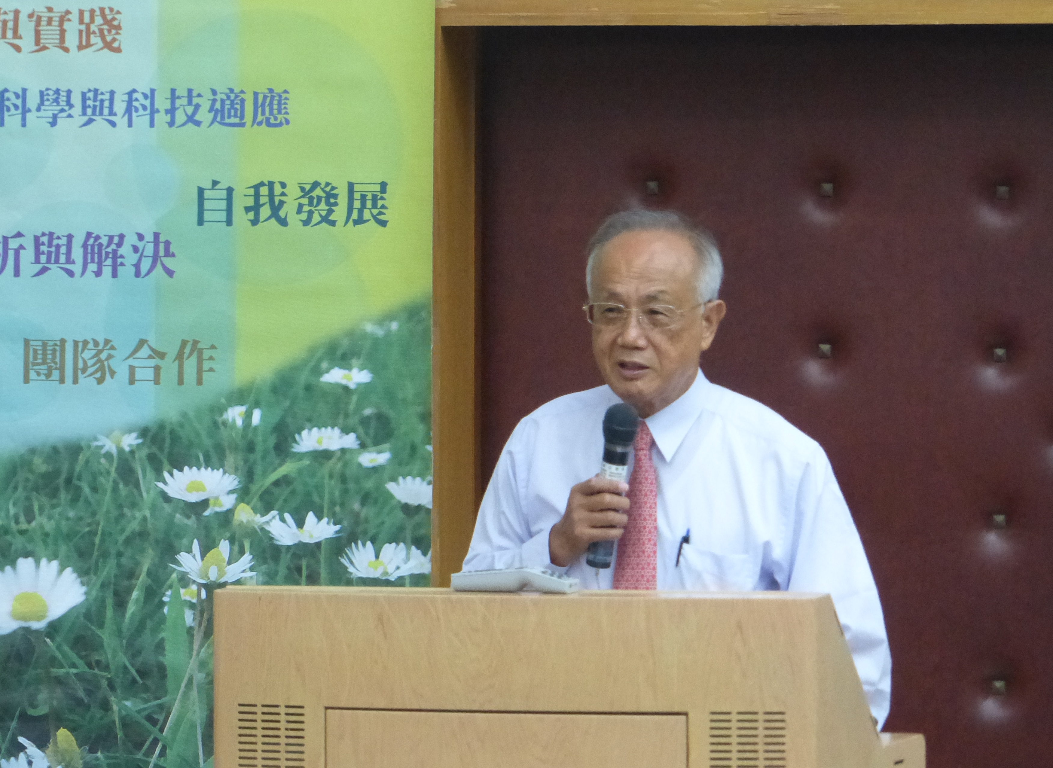 前教育部次長吳鐵雄教授重返南大  暢談「母校教給我什麼」(2015.9.22)