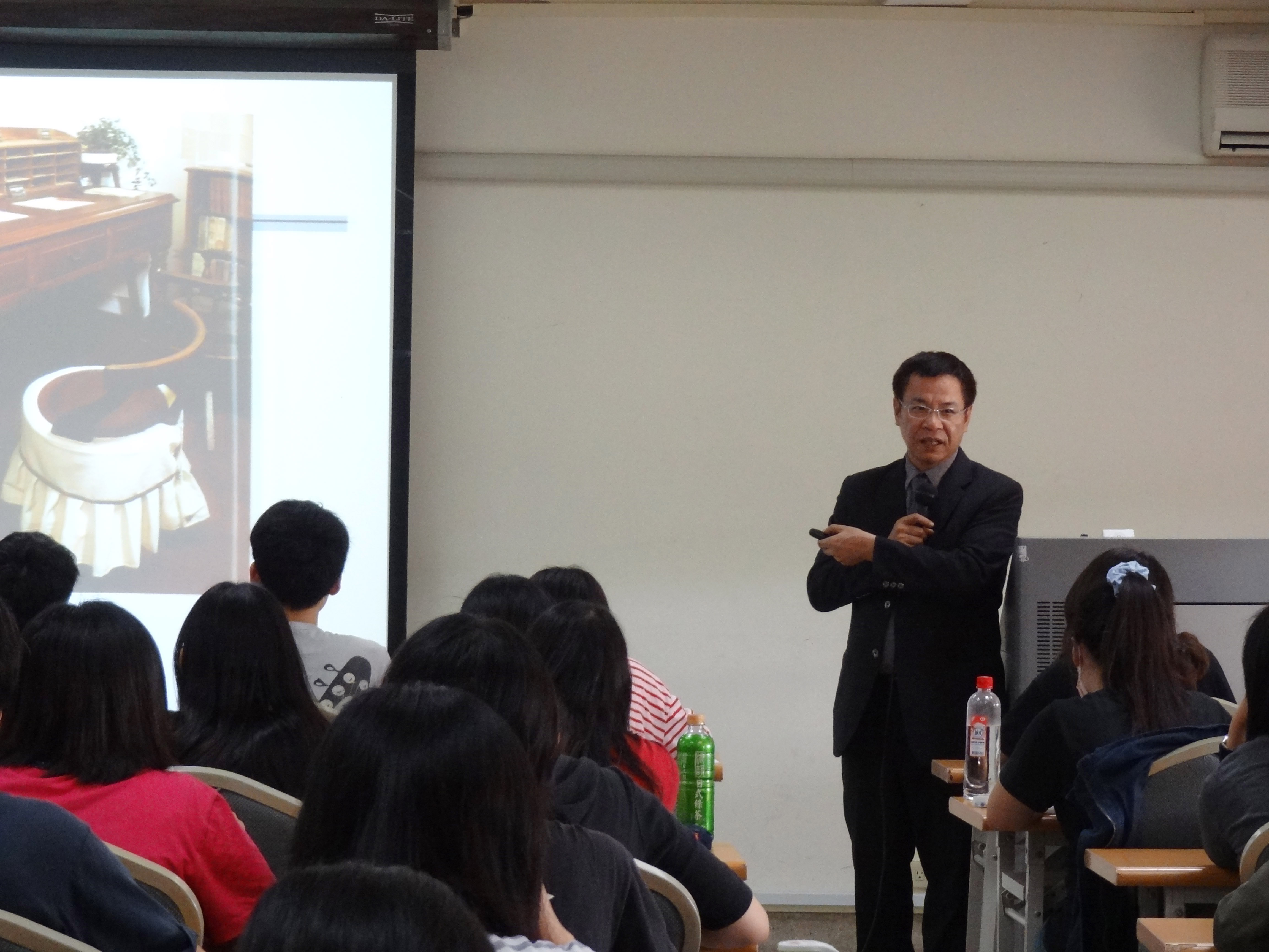 南大人文與社會學院大師講堂   臺灣文學館陳益源館長開講(2016.4.21)