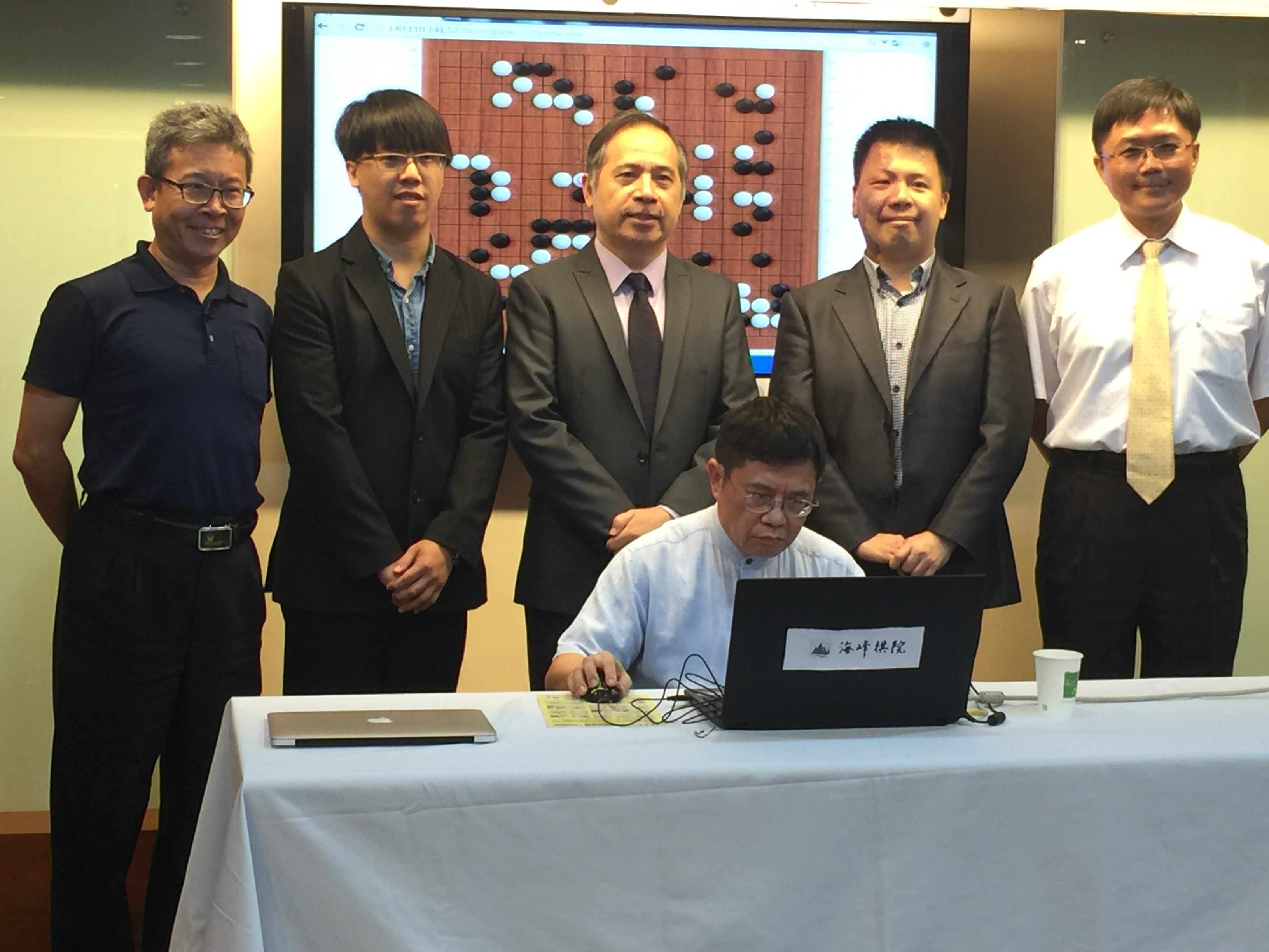 南大協同臉書圍棋建構動態評量系統   雲端對弈商界棋王林文伯董事長(2016.8.12)