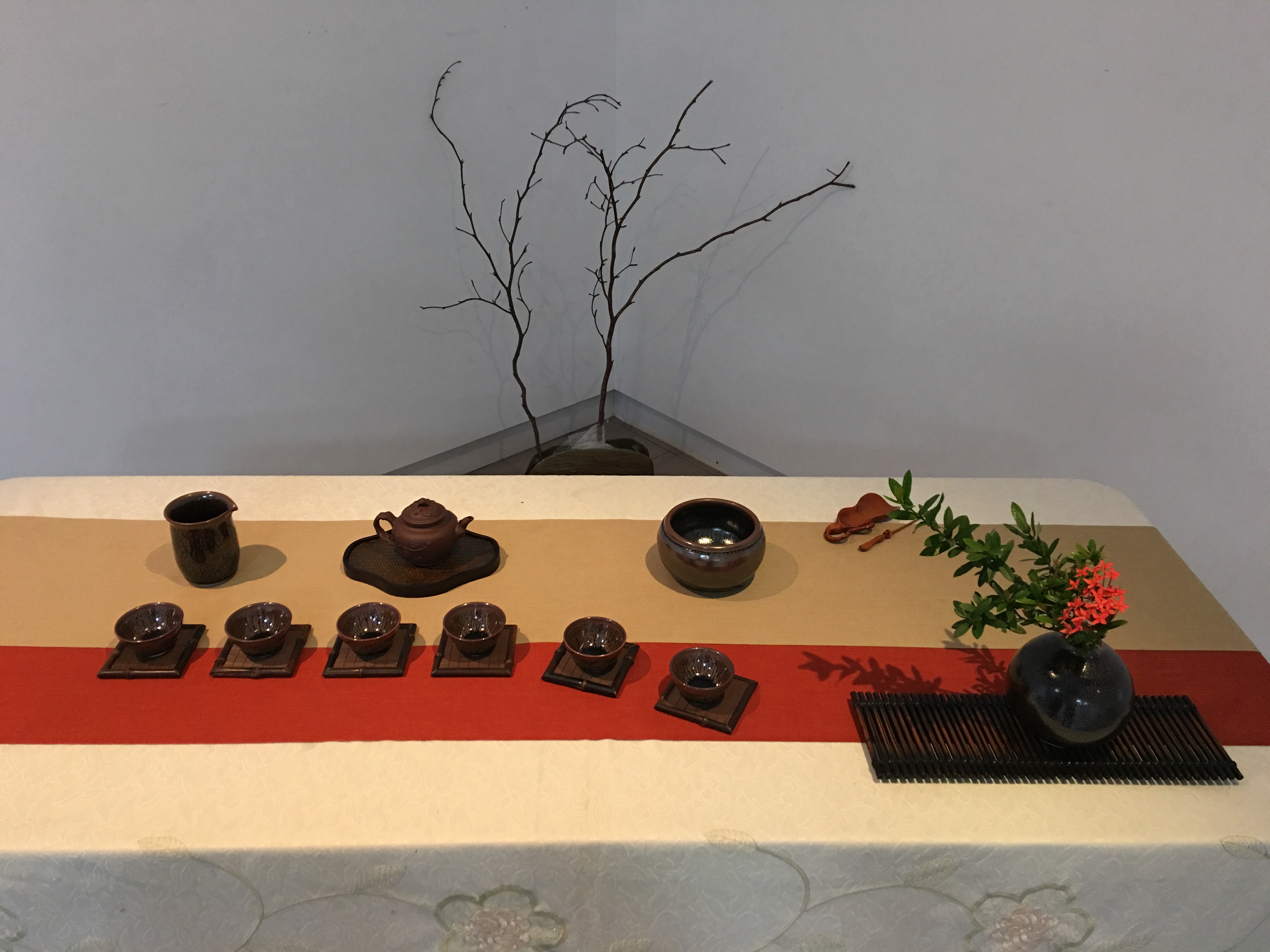 蚵殼灰燒古釉  油滴斑現光彩～南大王多智油滴天目個展「百相」登場(2016.8.30)
