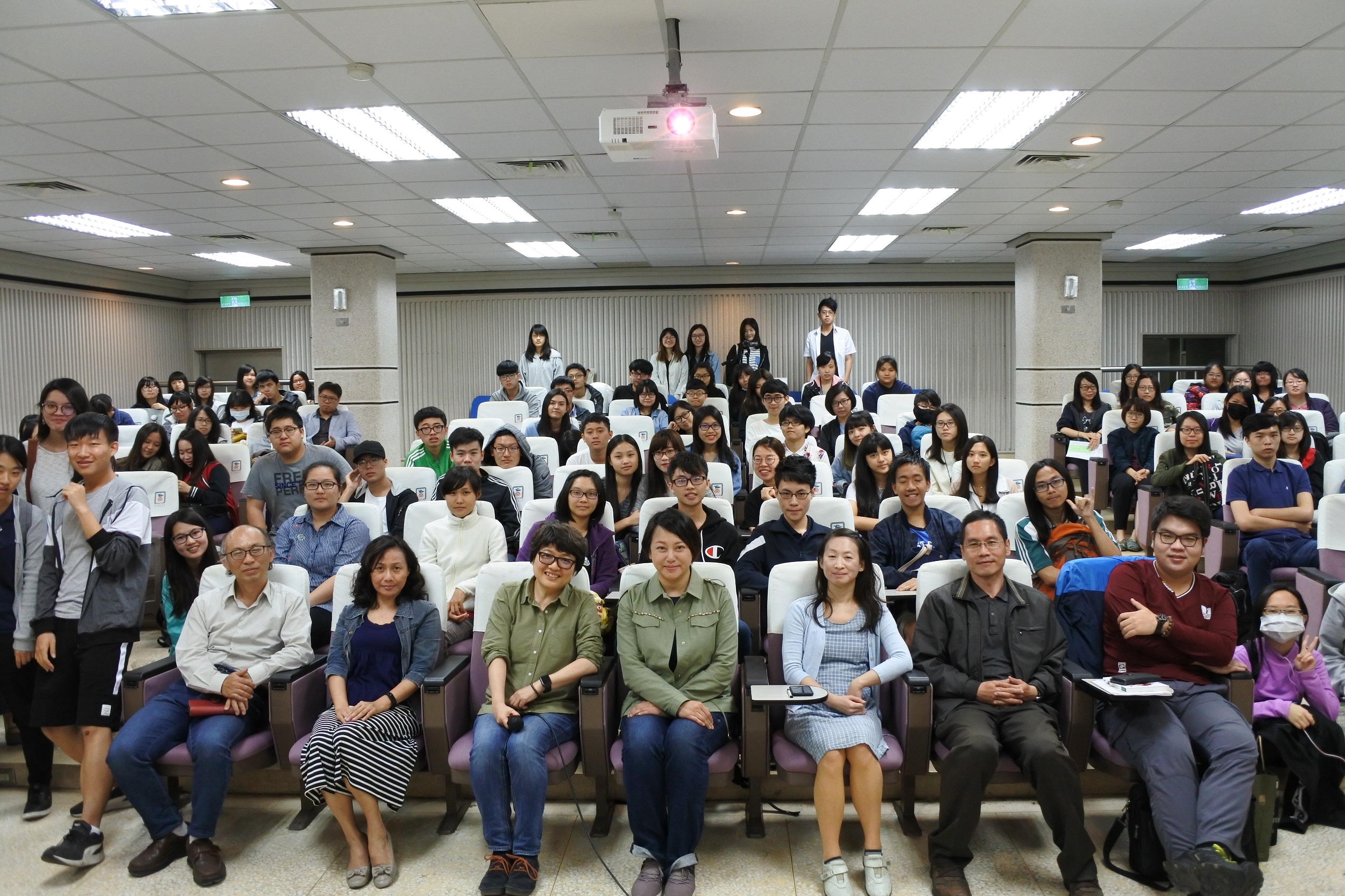 知名作家張惠菁與南大學生分享如何追尋自我(2018.3.23)