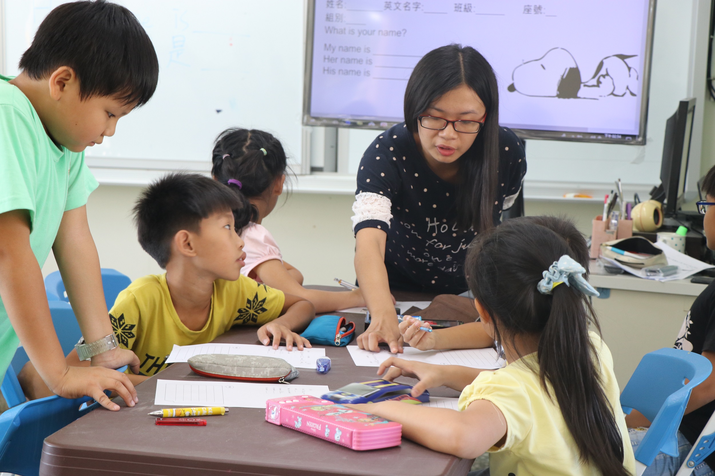 南大師資生前進聖賢國小、三慈國小提升偏鄉學童英語口說能力(2018.10.15)