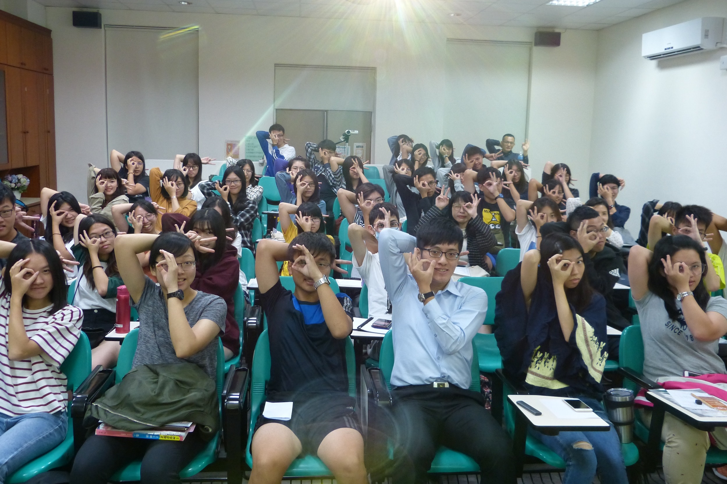 南大邀請 JP Workshop創辦人鄭冠中與學生暢談如何提升個人競爭力(2018.11.19)