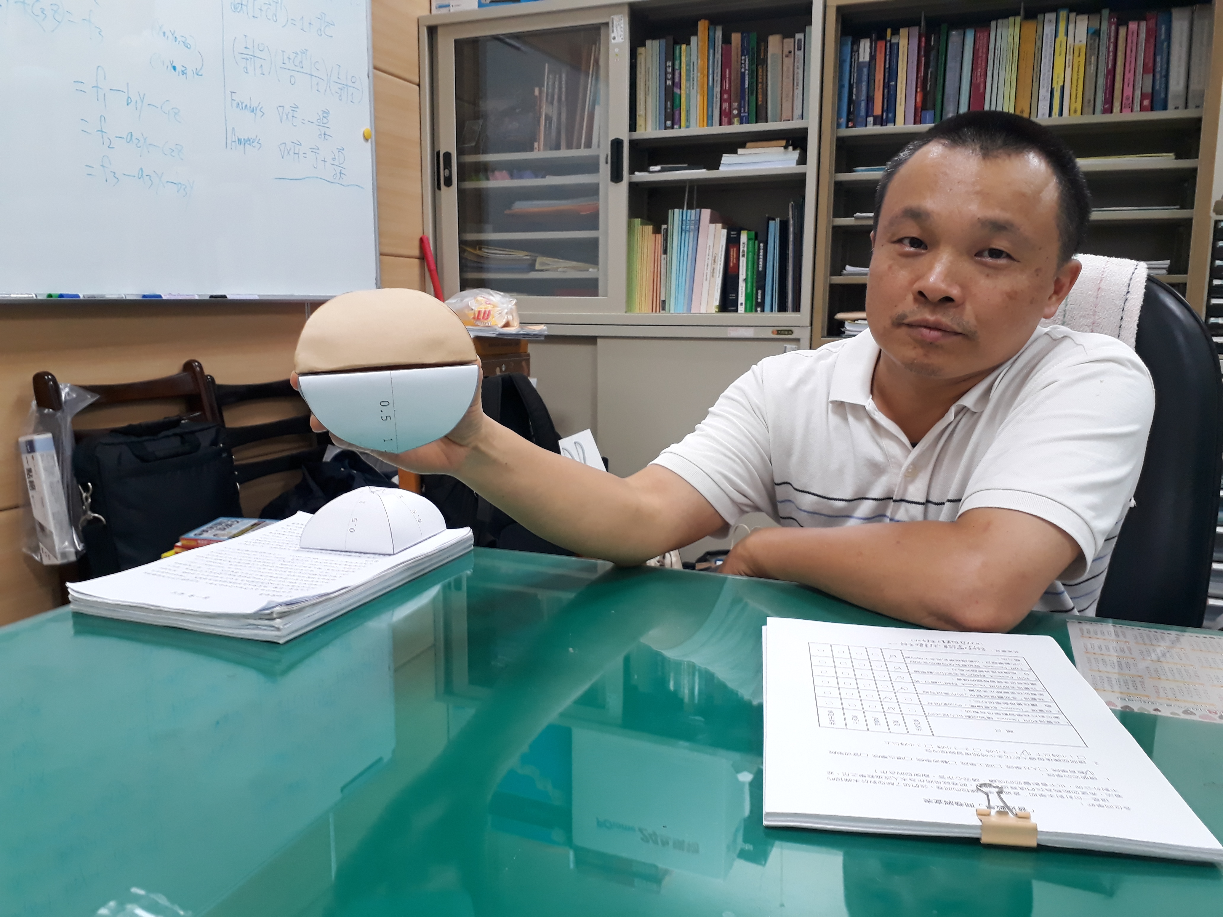 理工學院人物誌：應用數學系黃印良老師專訪(2019.4.12)