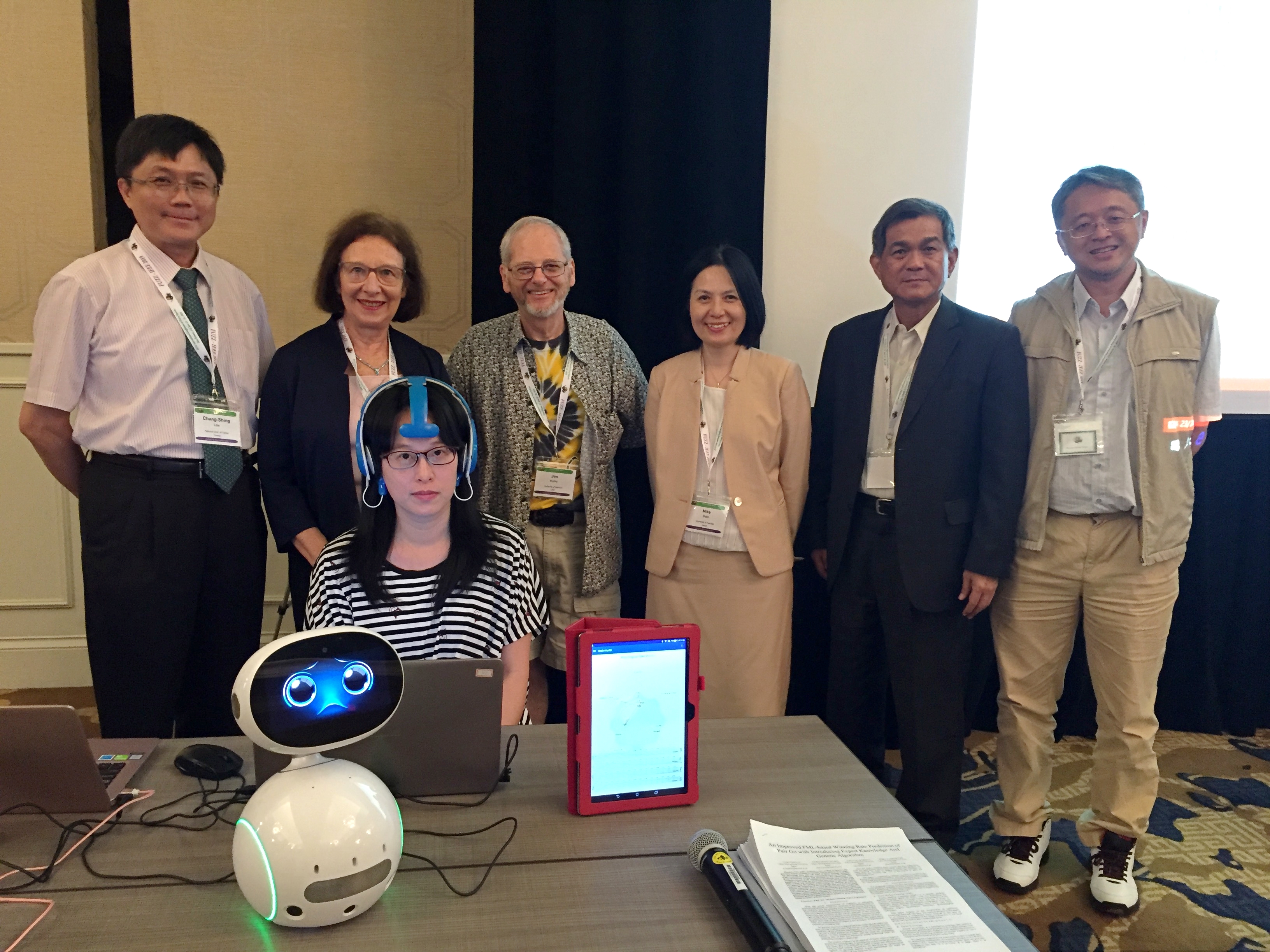 南大整合建置台日AI腦波學習機器人於美國FUZZ-IEEE 2019國際會議展示成果(2019.7.8)