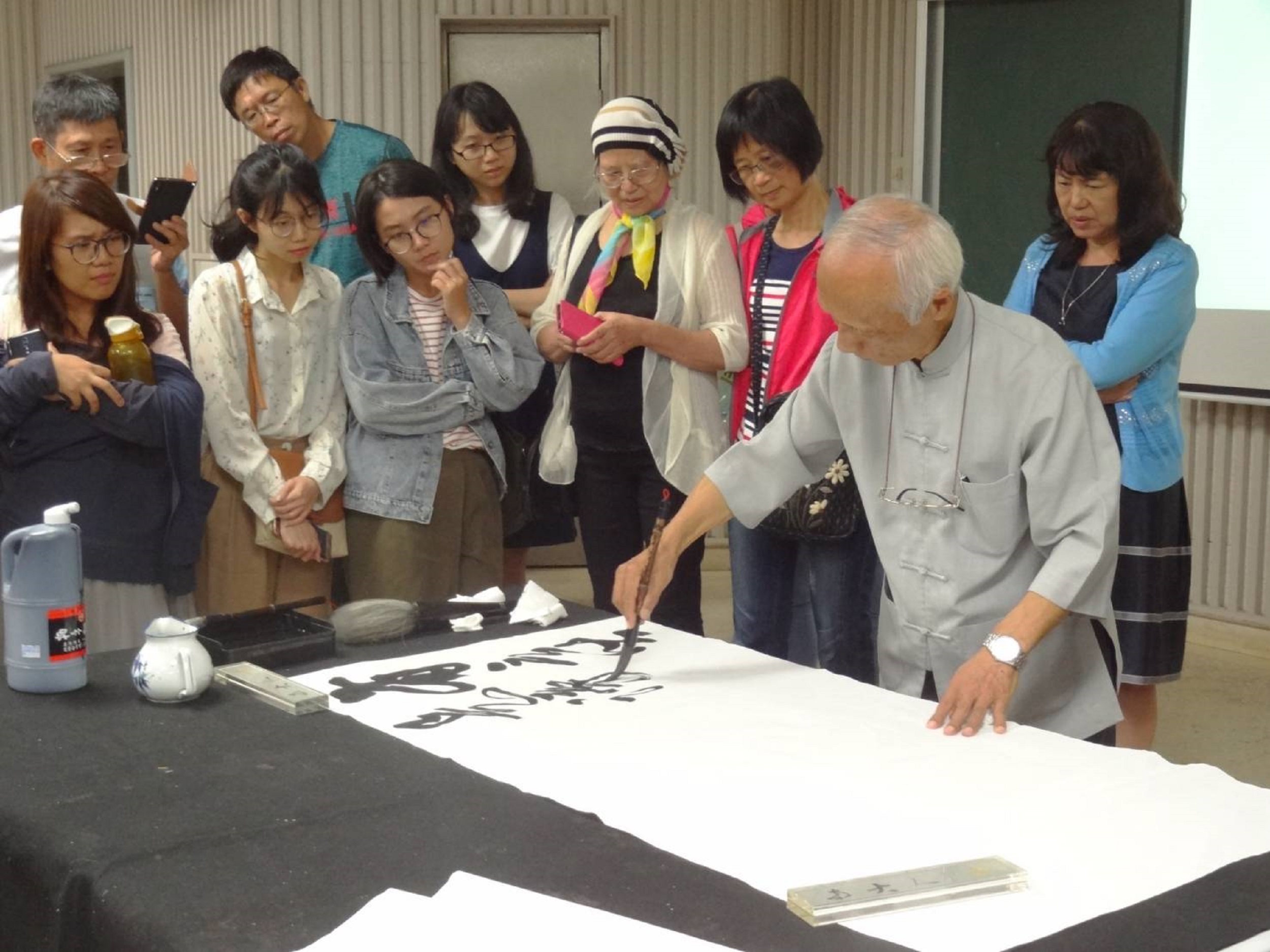 南大駐校藝術家杜忠誥教授暢談書藝與生命的和諧實踐(2019.10.9)