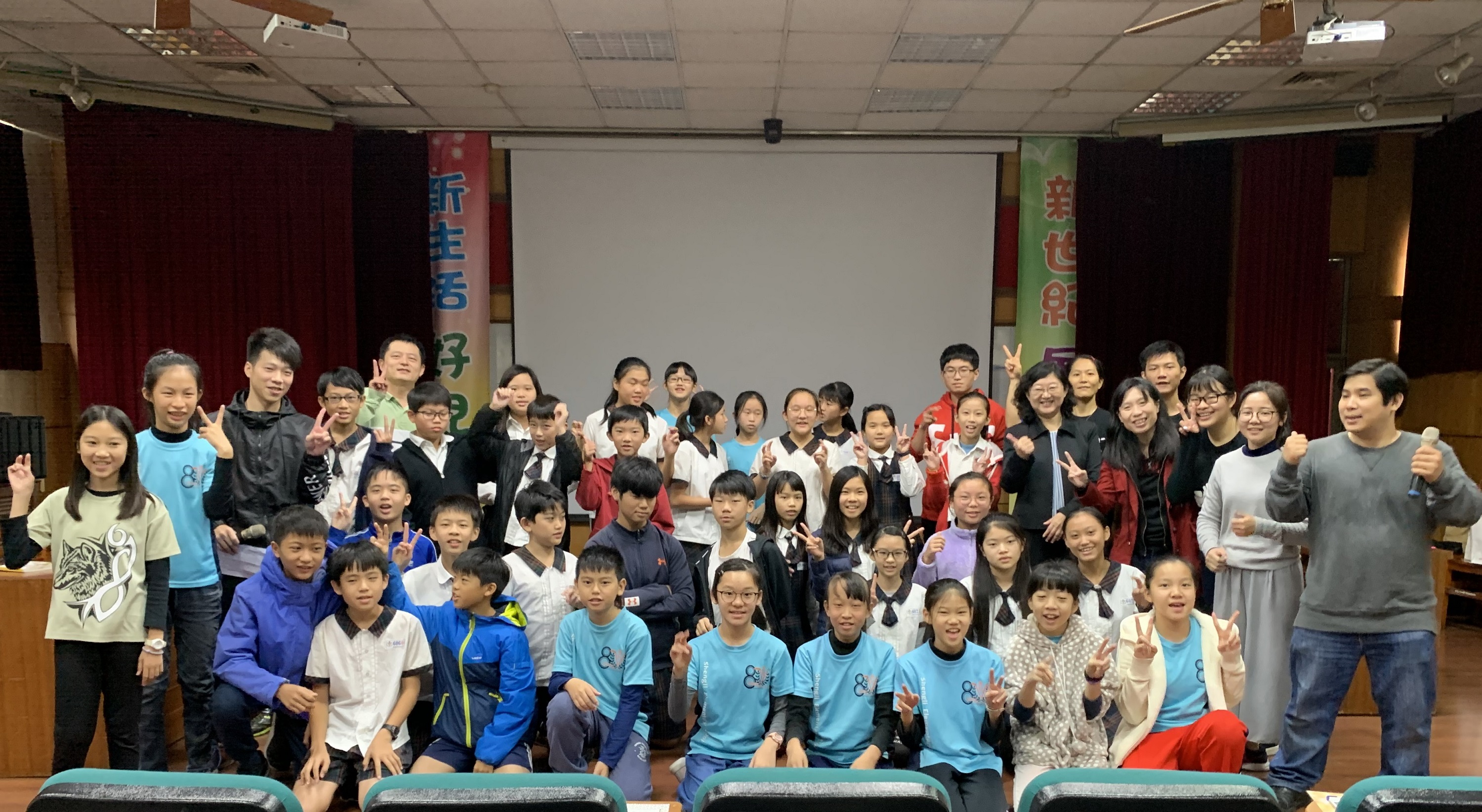 南大師生帶領國小學童玩程式(2020.1.16)