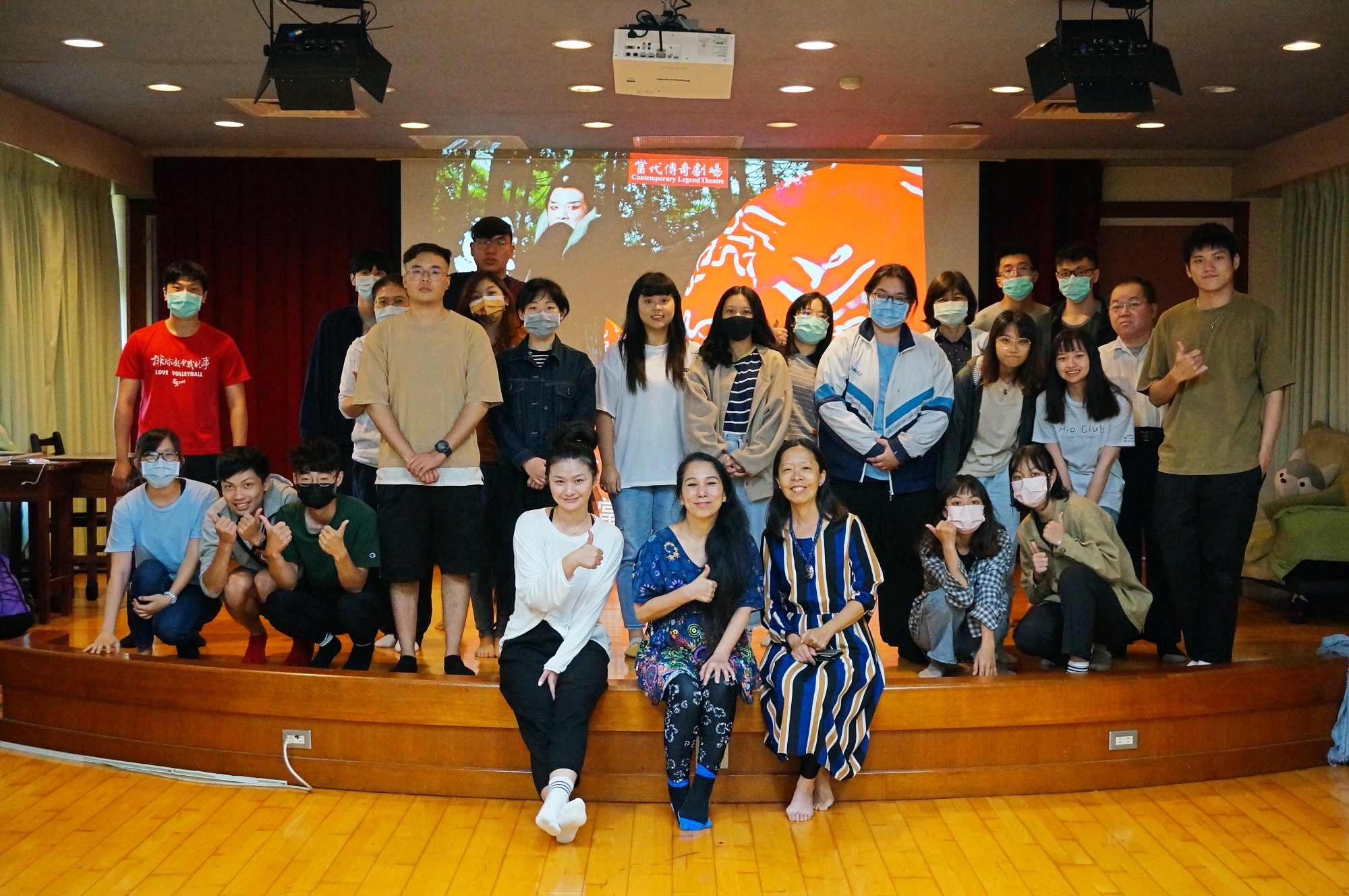 當代傳奇劇團林秀偉總監與南大學子分享「東方戲曲遇上西方文學－當代傳奇的藝術之道」