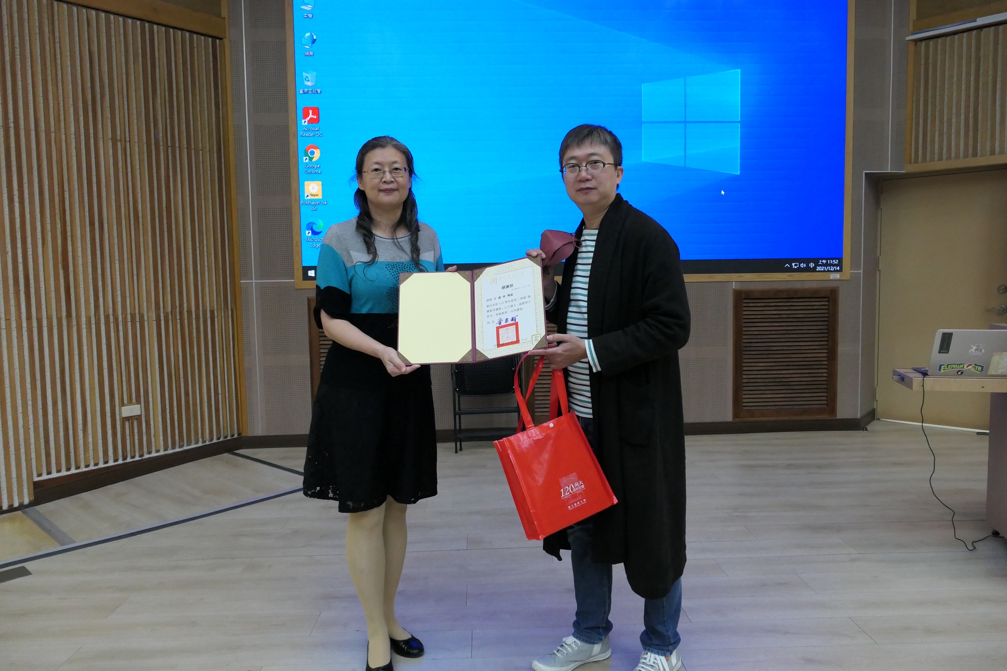 王嘉明團長談人生的無用美學 帶領南大師生認識劇場表演藝術